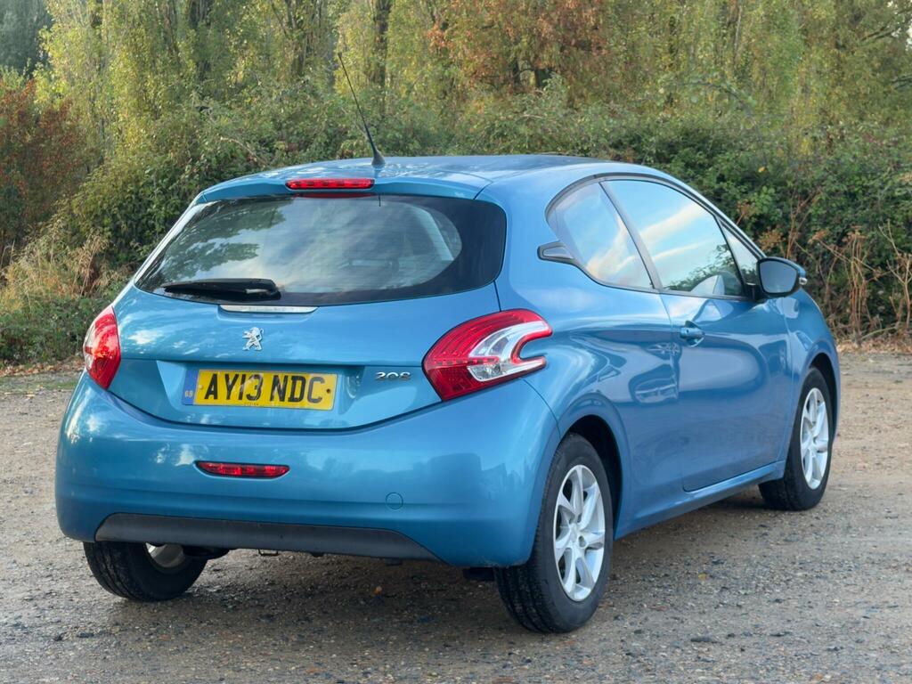 Peugeot 208 Hatchback 1.2 Vti Allure 2013 Blue #7
