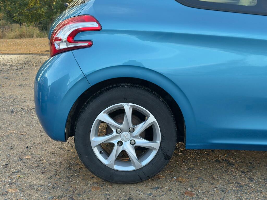 Peugeot 208 Hatchback 1.2 Vti Allure 2013 Blue #22