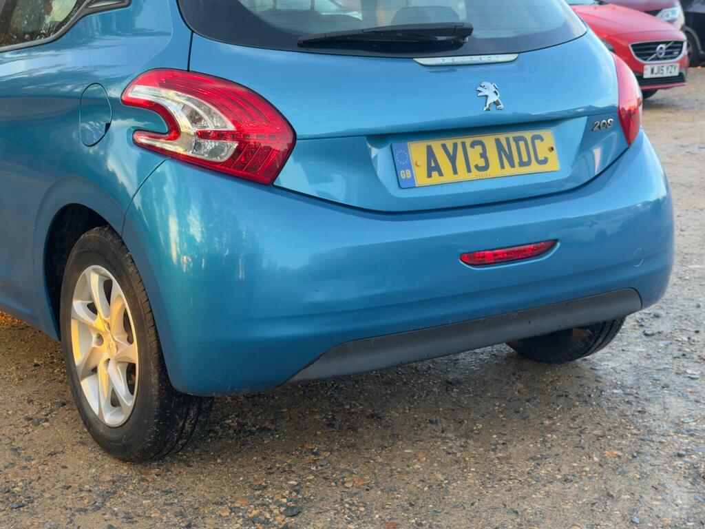 Peugeot 208 Hatchback 1.2 Vti Allure 2013 Blue #29