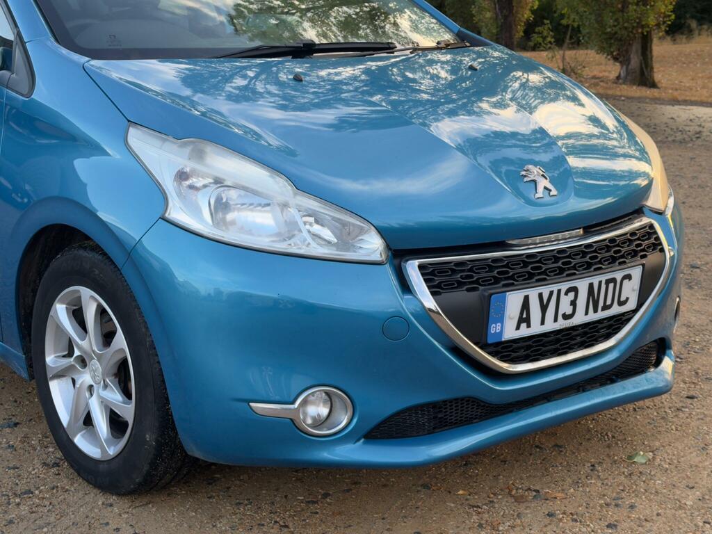 Peugeot 208 Hatchback 1.2 Vti Allure 2013 Blue #10
