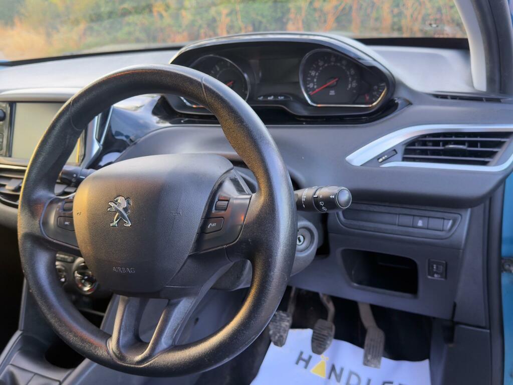Peugeot 208 Hatchback 1.2 Vti Allure 2013 Blue #17
