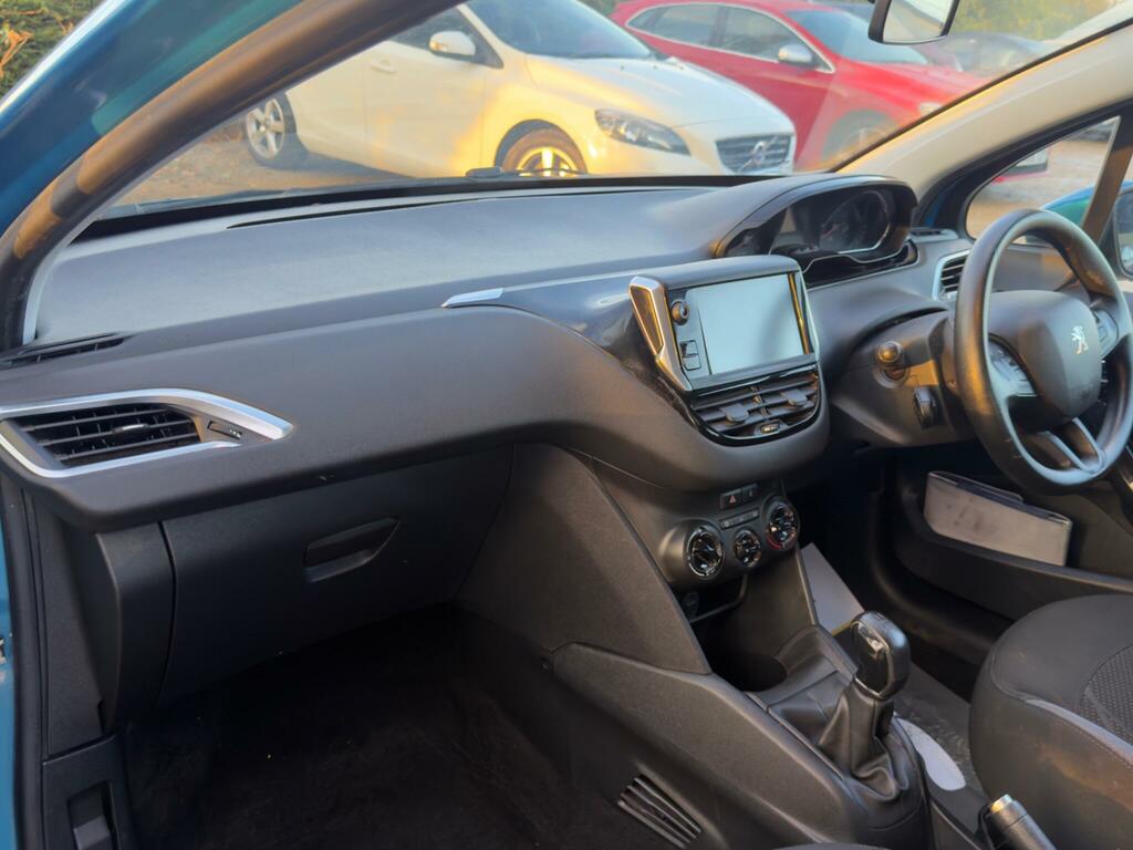 Peugeot 208 Hatchback 1.2 Vti Allure 2013 Blue #33