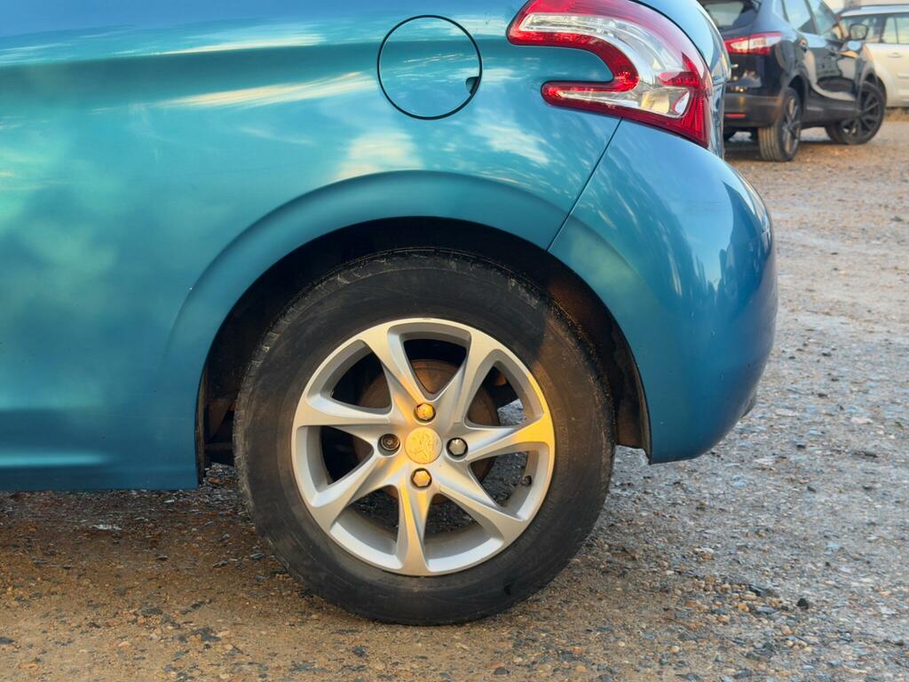 Peugeot 208 Hatchback 1.2 Vti Allure 2013 Blue #30