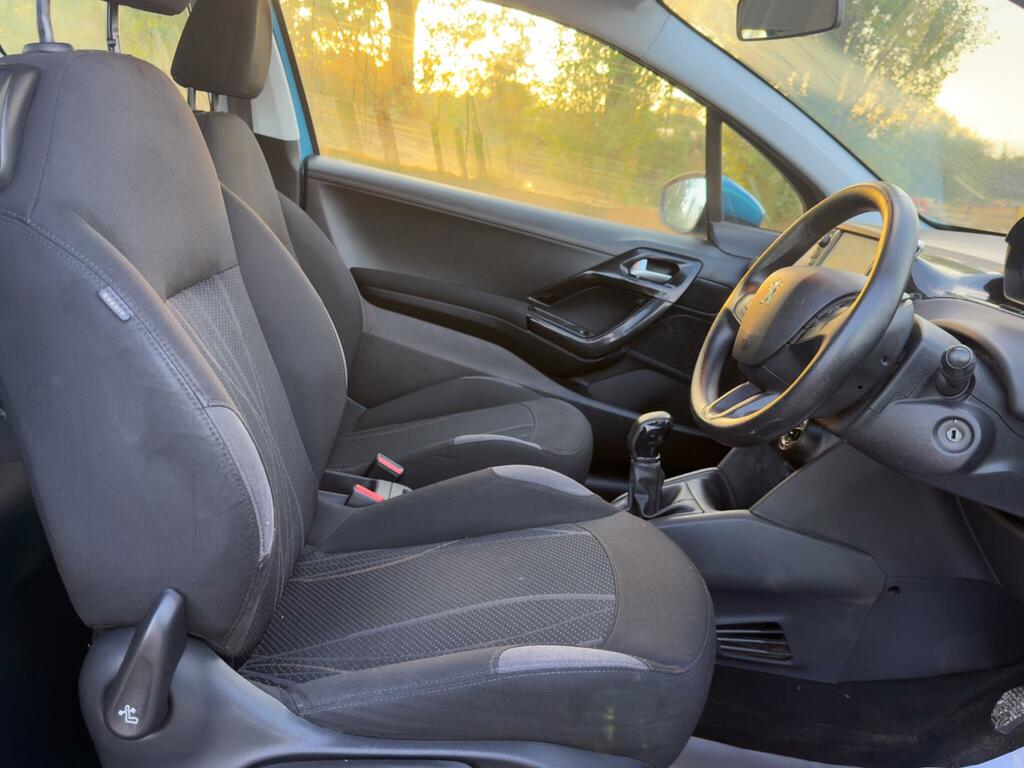 Peugeot 208 Hatchback 1.2 Vti Allure 2013 Blue #12