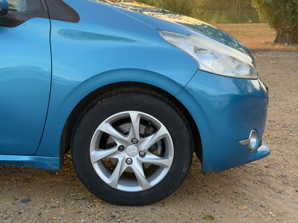 Peugeot 208 Hatchback 1.2 Vti Allure 2013 Blue #11
