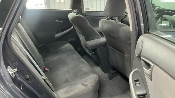 Toyota Prius 1.5L Null Silver #12