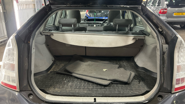 Toyota Prius 1.5L Null Silver #9