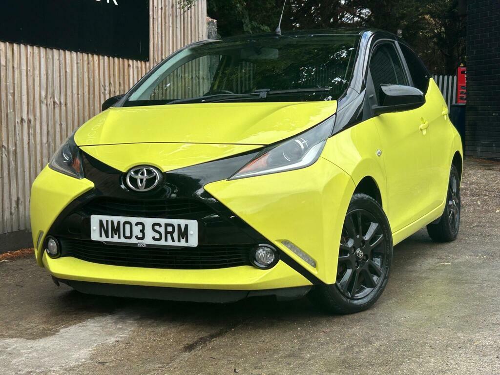 Toyota Aygo 1.0 Vvt-i X-cite 3 Yellow Bi-tone X-shift Euro 6 Yellow