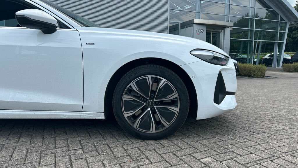 Audi A5 2.0 E-hybrid5.9kwh Technik Saloon S Tronic Quattro WN26TZV White #5