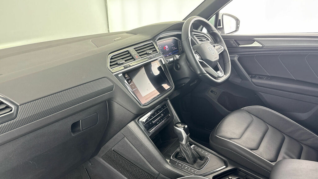 Volkswagen Tiguan Tsi R-line Dsg Euro 6 5-Door VN73EDK White #2