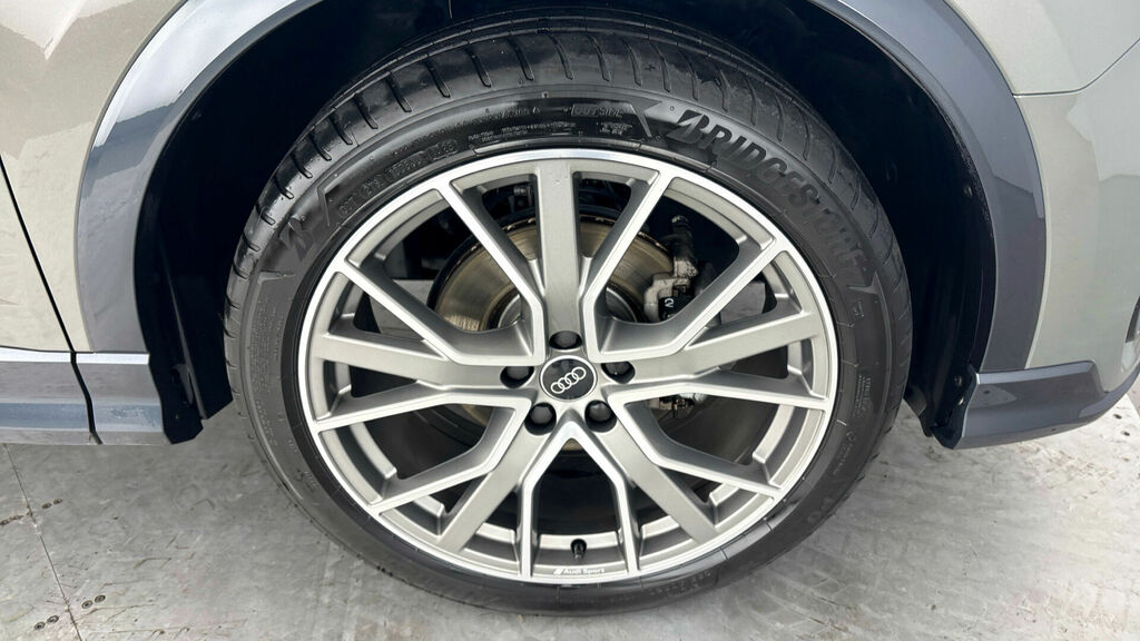 Audi Q3 Launch Edition Plus Black #5