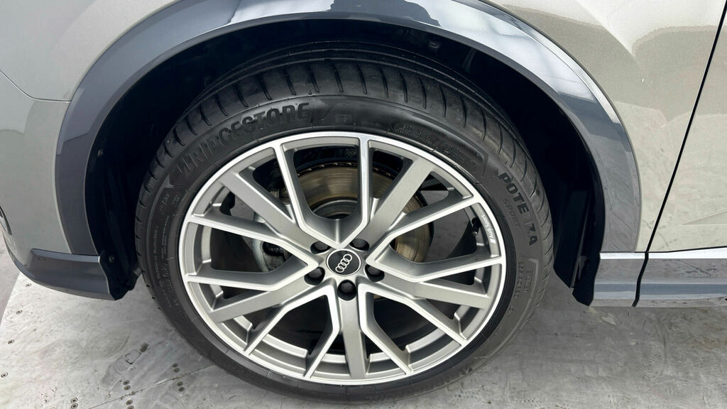 Audi Q3 Launch Edition Plus Black #31