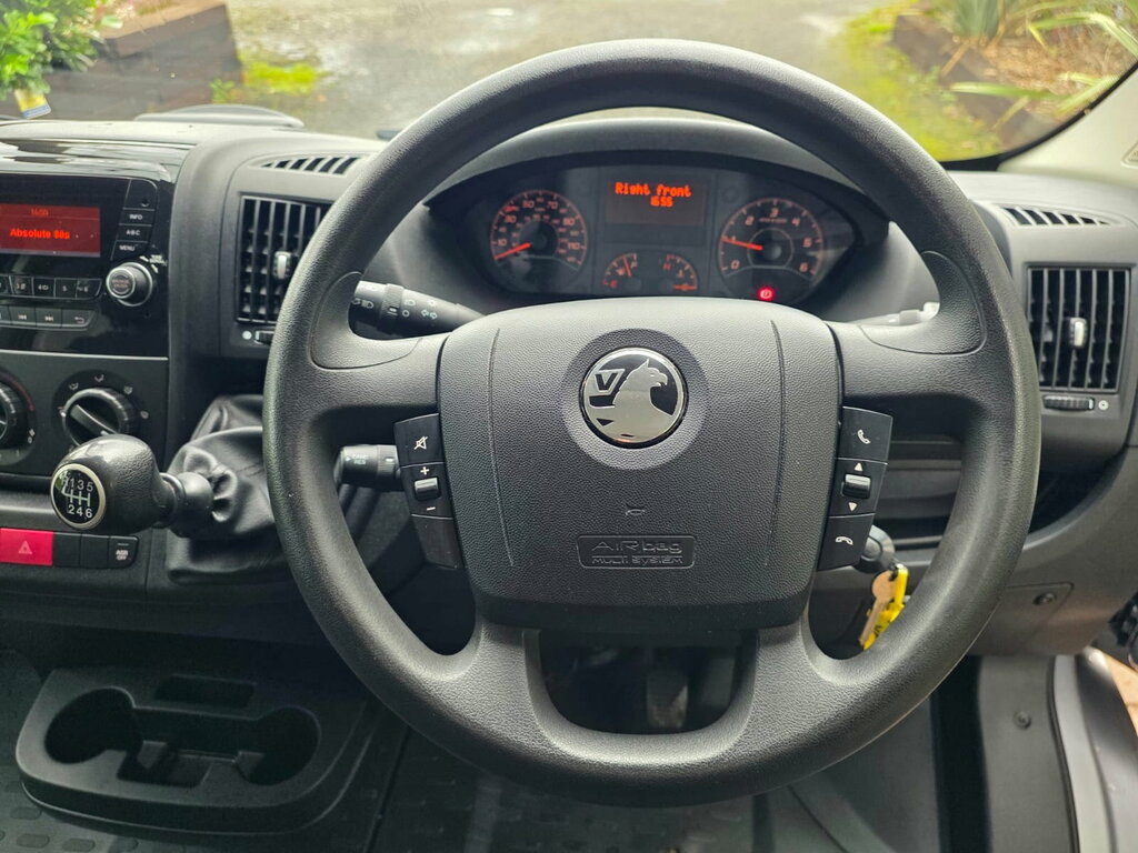 Vauxhall Movano Dynamic White #11