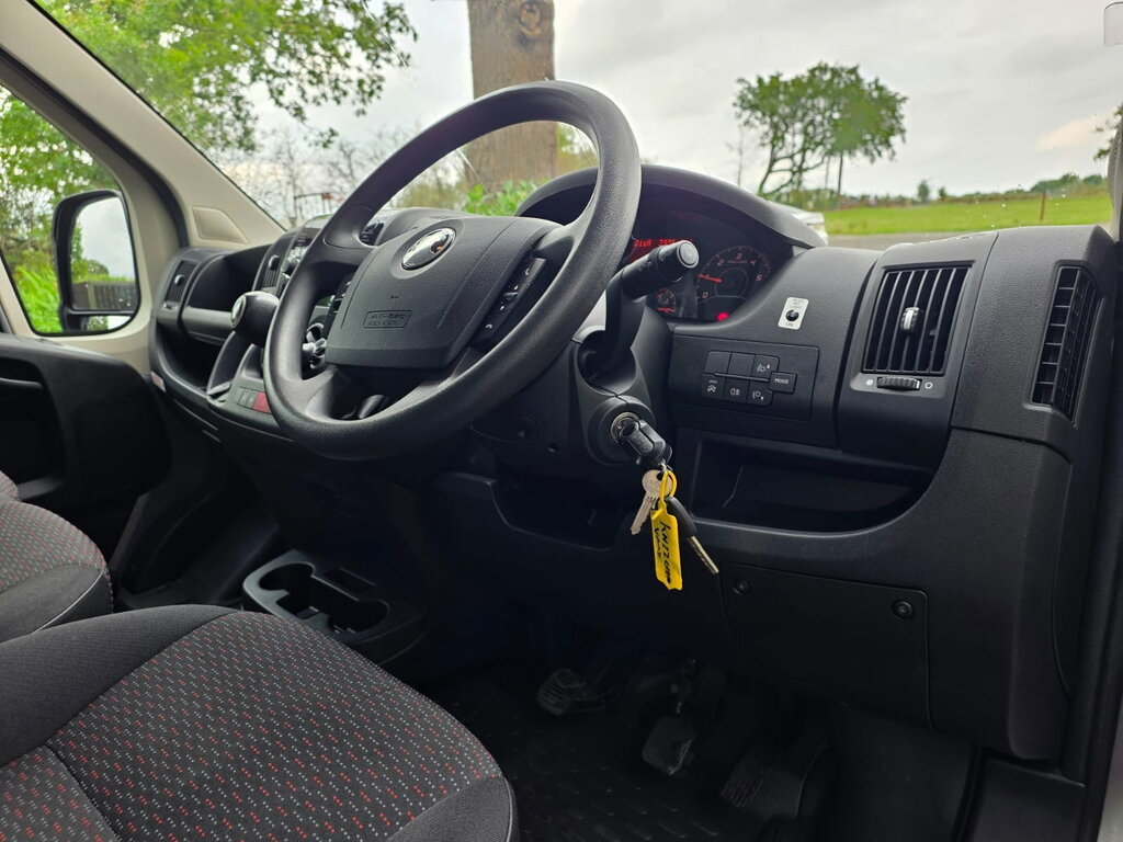 Vauxhall Movano Dynamic White #13