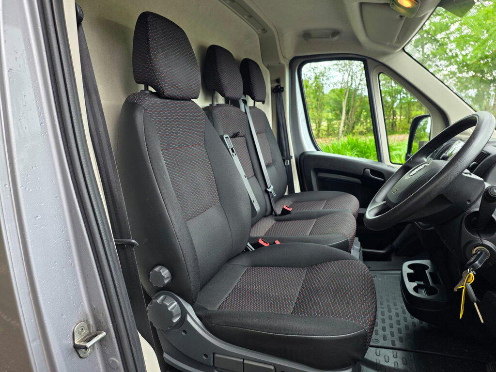 Vauxhall Movano Dynamic White #8