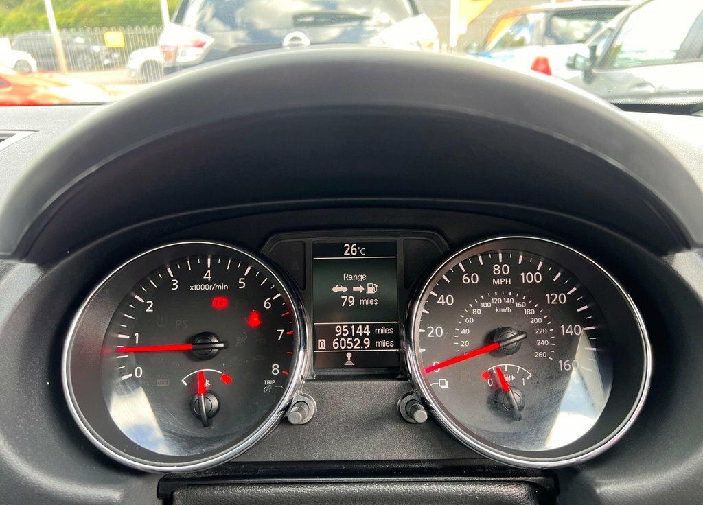 Nissan Qashqai 1.6 Acenta 2Wd Euro White #2