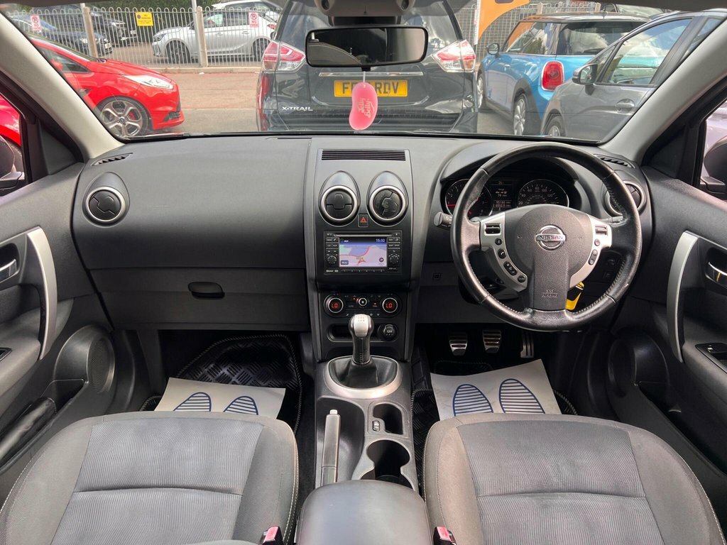 Nissan Qashqai 1.6 Acenta 2Wd Euro White #1
