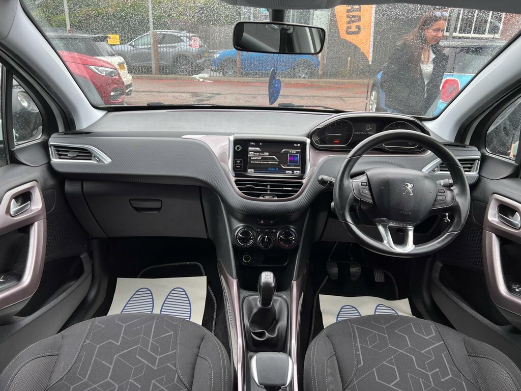 Peugeot 2008 1.2L Active White #3