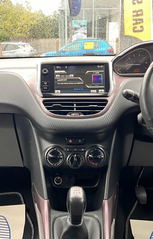 Peugeot 2008 1.2L Active White #4