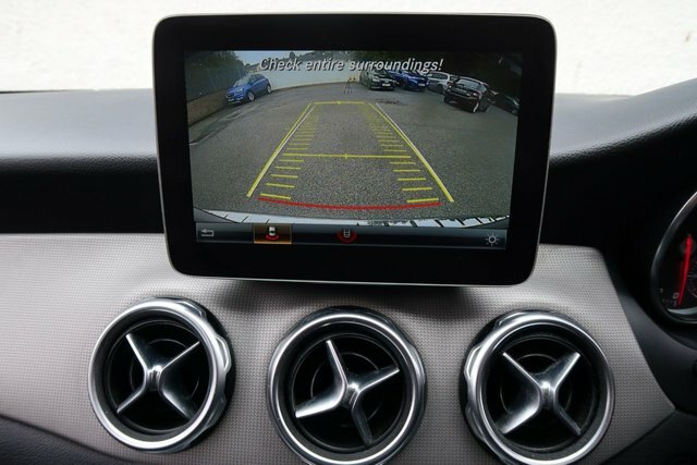 Mercedes-Benz GLA Class 1.6 Gla180 Gpf Urban Edition Suv 7G-dct Grey #3