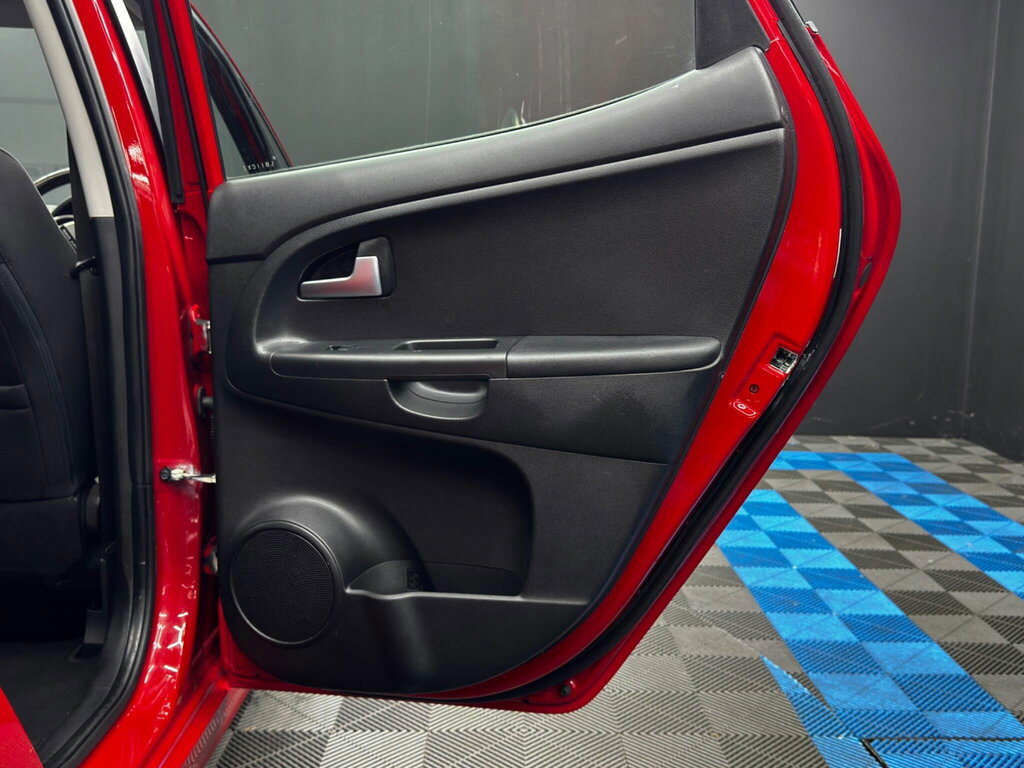 Kia Venga Hatchback Black #33