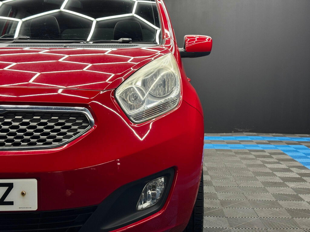 Kia Venga Hatchback Black #36