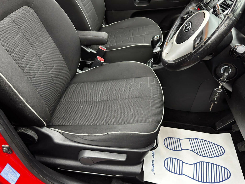 Kia Venga Hatchback Black #13