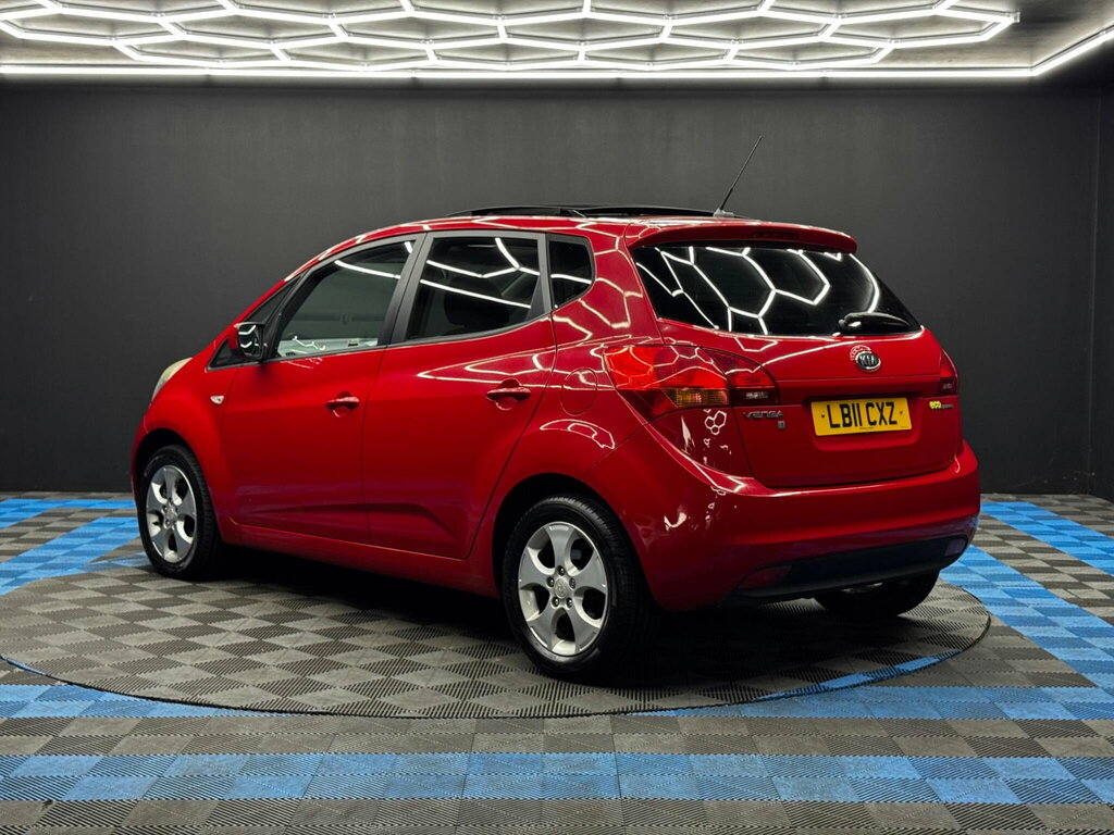 Kia Venga Hatchback Black #7
