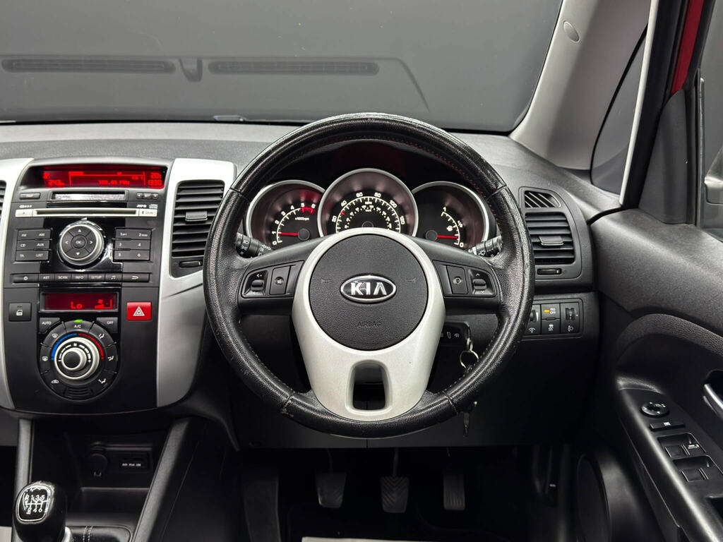 Kia Venga Hatchback Black #18
