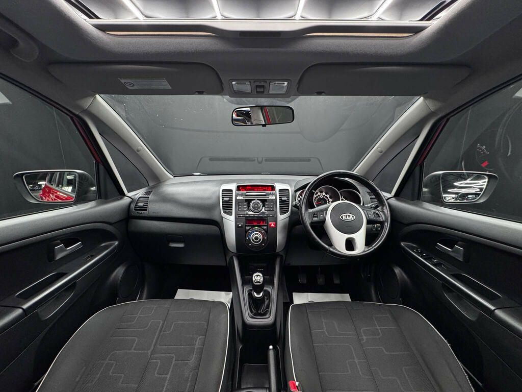 Kia Venga Hatchback Black #17