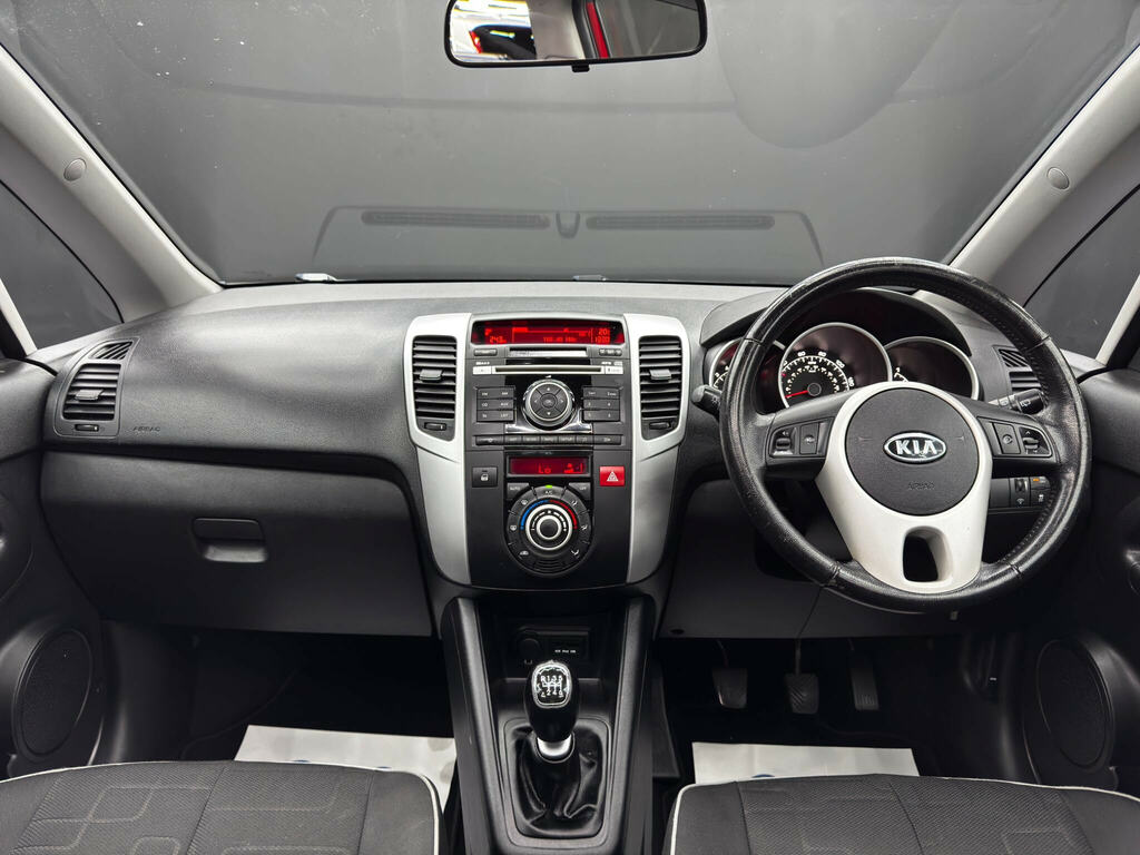Kia Venga Hatchback Black #10