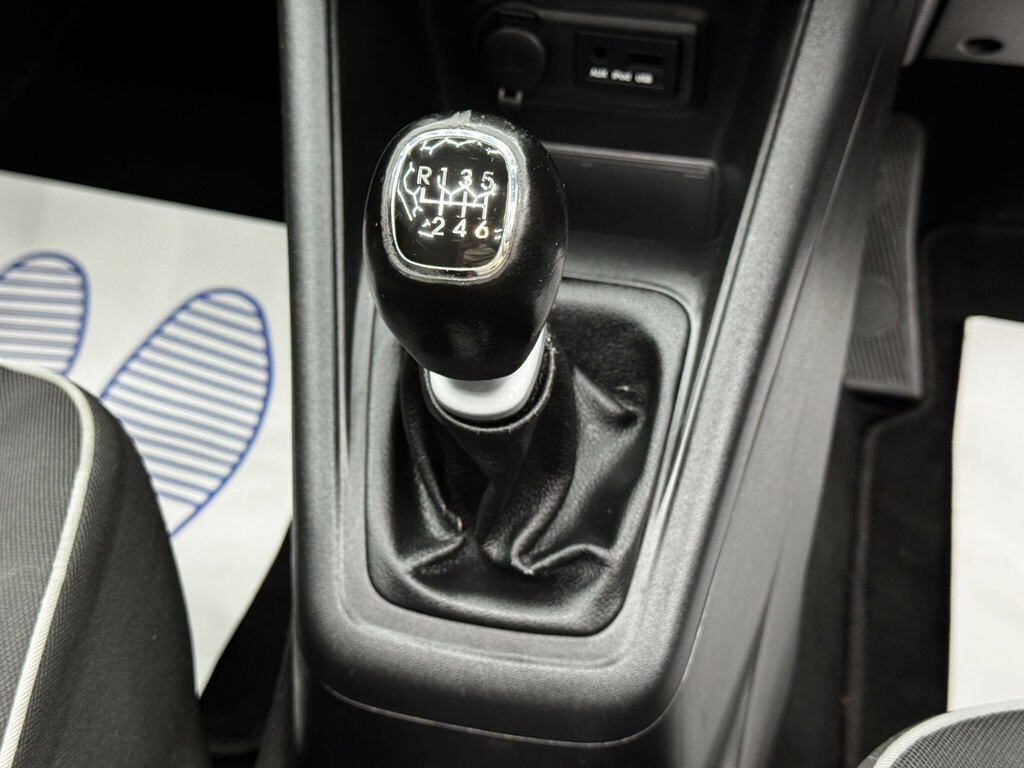 Kia Venga Hatchback Black #24