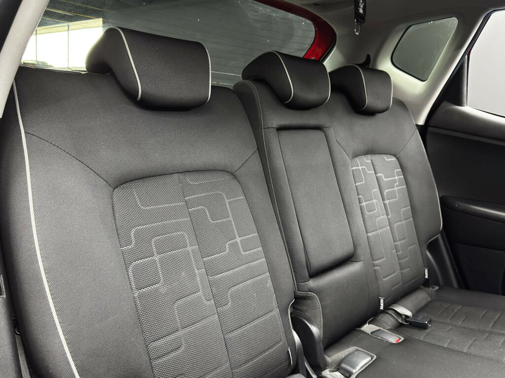 Kia Venga Hatchback Black #15