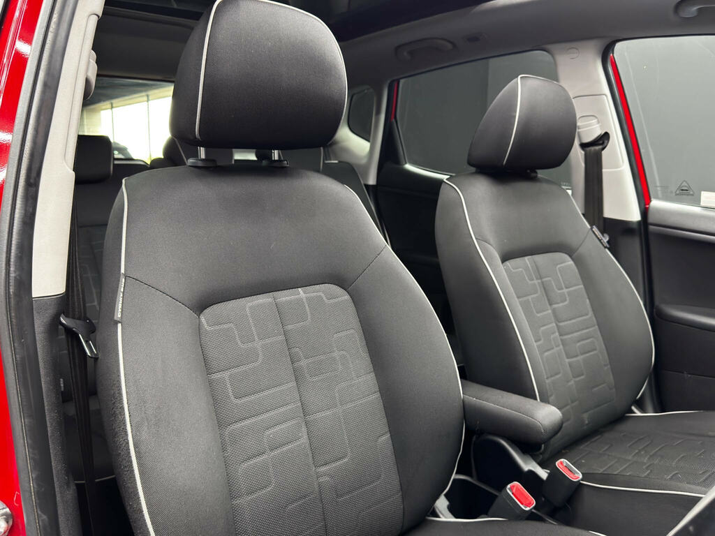 Kia Venga Hatchback Black #12