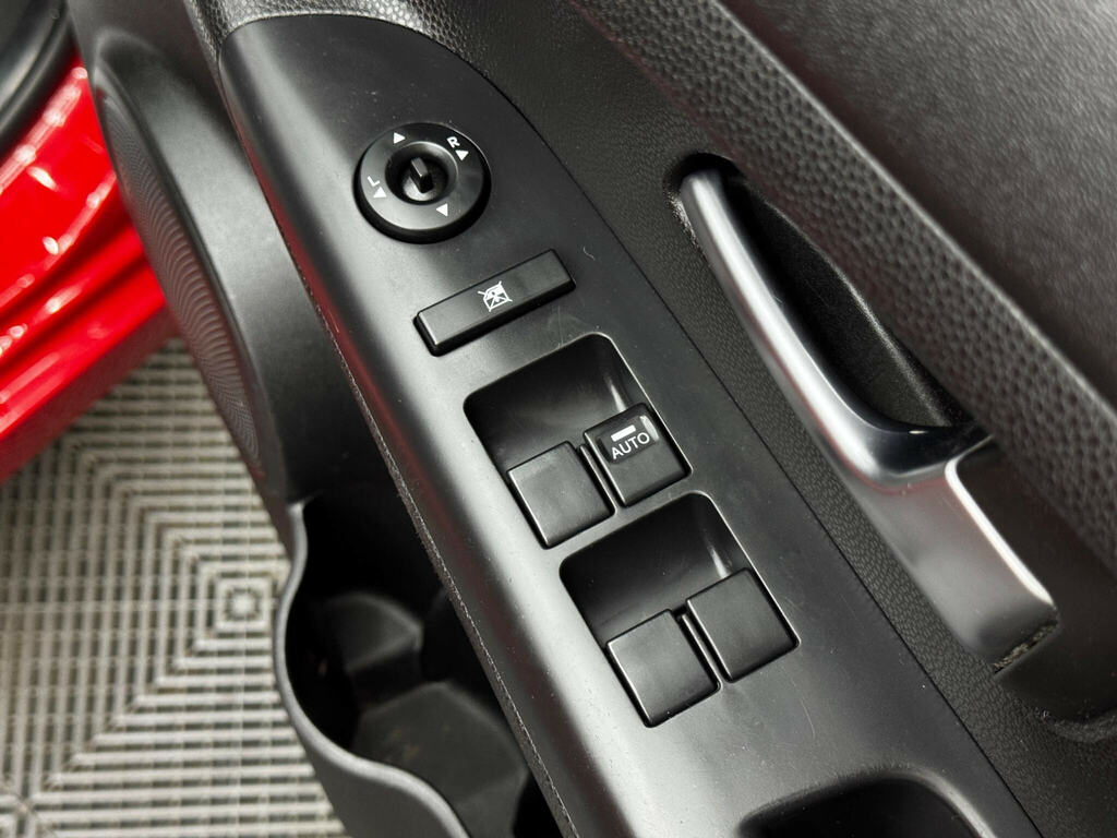 Kia Venga Hatchback Black #32
