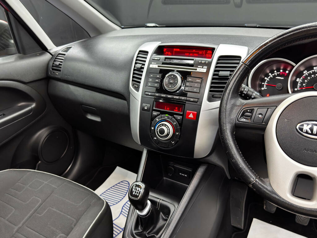 Kia Venga Hatchback Black #23