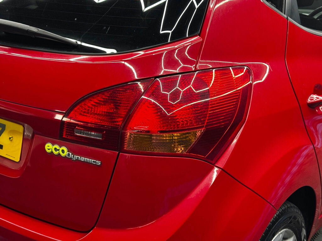 Kia Venga Hatchback Black #35