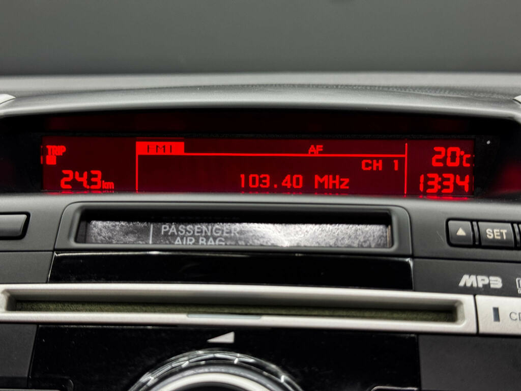 Kia Venga Hatchback Black #27