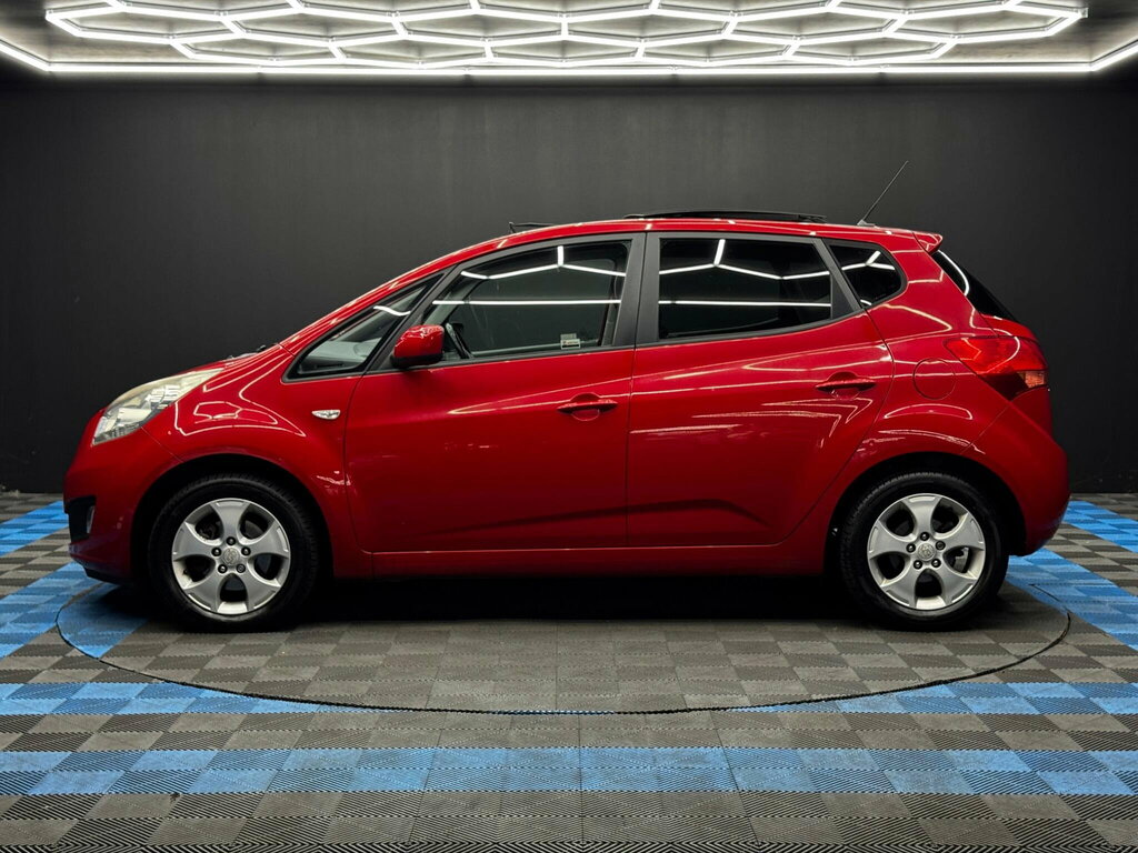 Kia Venga Hatchback Black #8