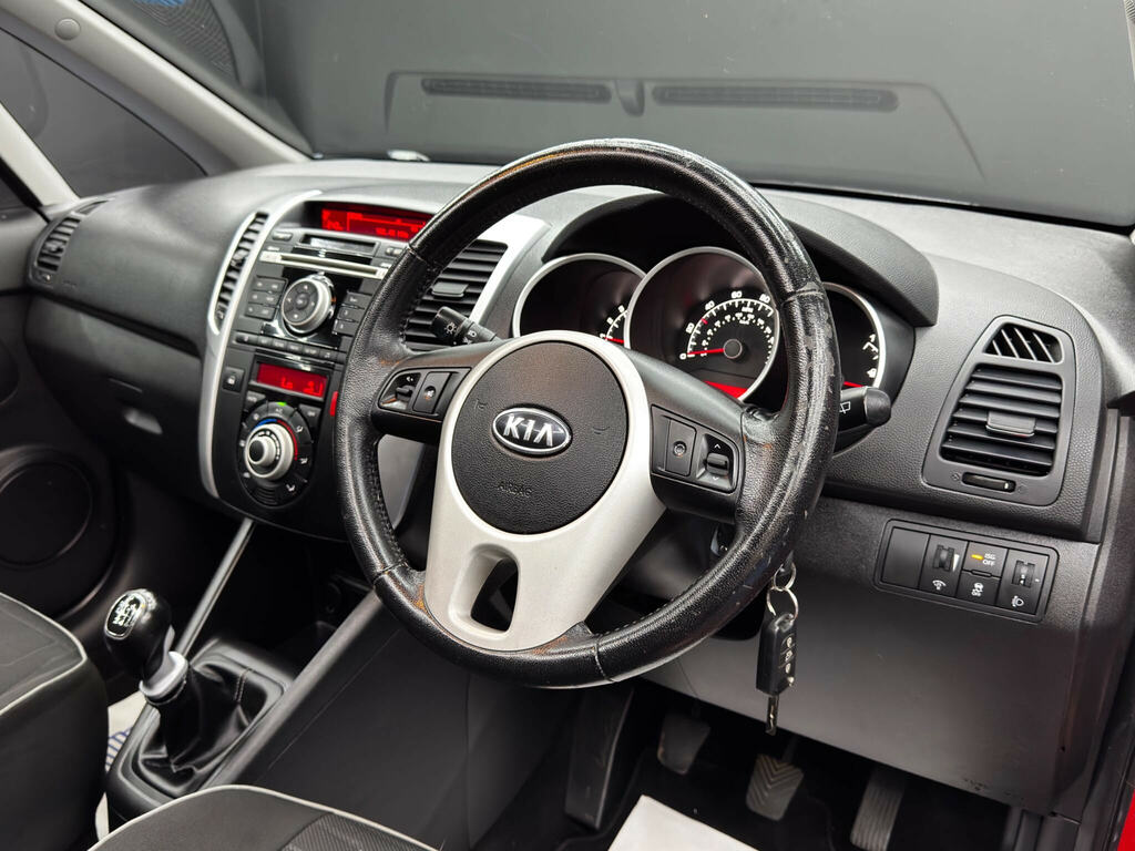 Kia Venga Hatchback Black #9