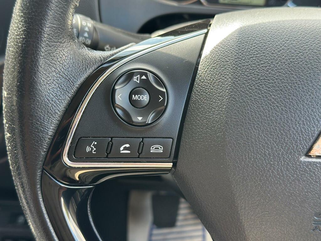 Mitsubishi Mirage Hatchback White #17