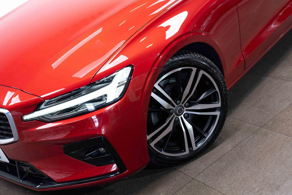 Volvo V60 D4 R-design White #37