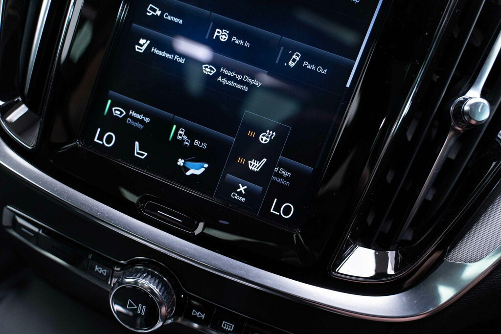 Volvo V60 D4 R-design White #30