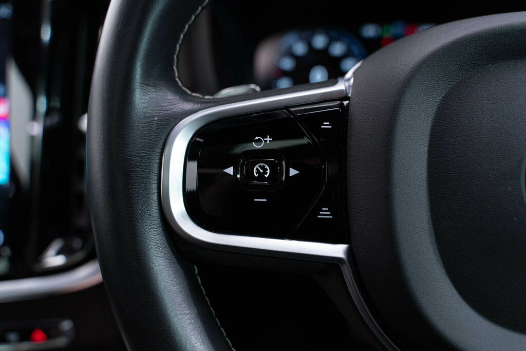 Volvo V60 D4 R-design White #18