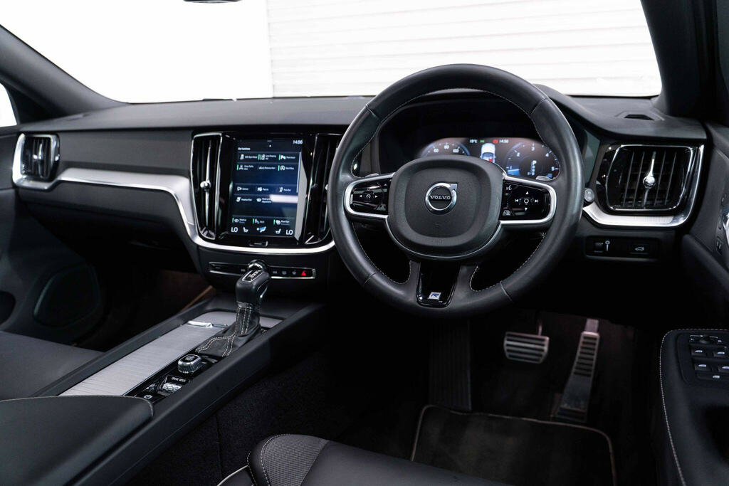 Volvo V60 D4 R-design White #11