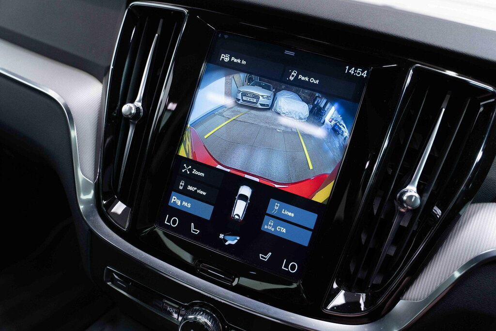 Volvo V60 D4 R-design White #29