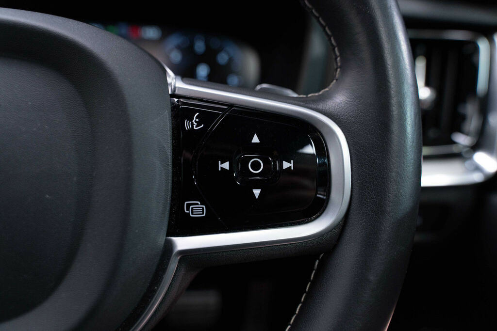 Volvo V60 D4 R-design White #19
