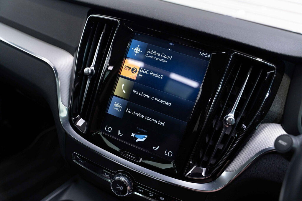 Volvo V60 D4 R-design White #26