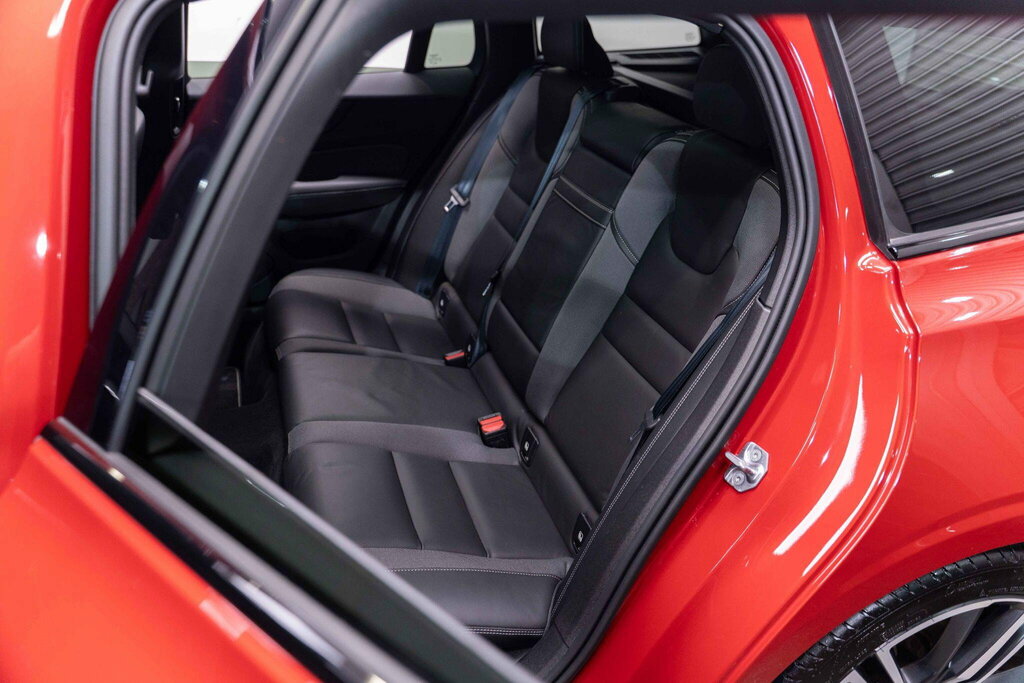 Volvo V60 D4 R-design White #15