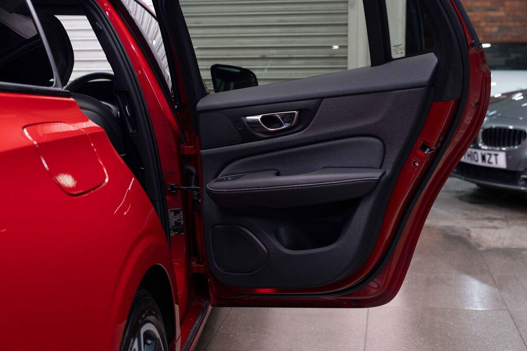 Volvo V60 D4 R-design White #23